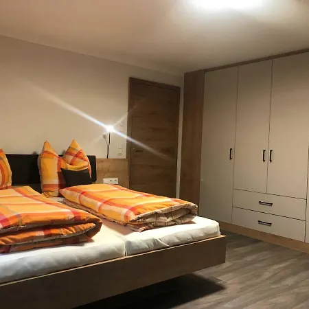 Familien Ferien By Holzbau Apartman *